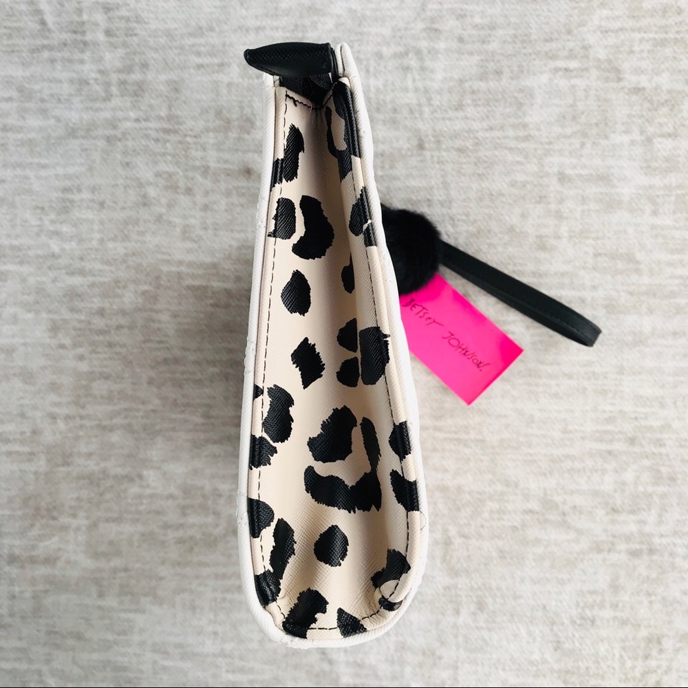 Quilted Hearts Betsey Johnson Wristlet Clutch - Picture 5 of 5